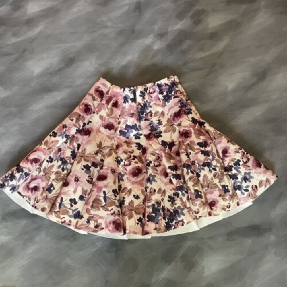 LC Lauren Conrad Runway Floral Pleated Skirt Size 6
